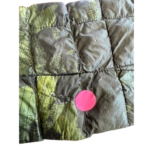 "THE NORTH FACE" Grn Camo Mens Jacket SZ M  Coat Puffer Travel Pocket Storage - Picture 11 of 13